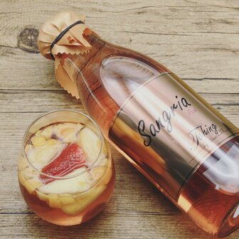 Tching Ros&eacute; sangria