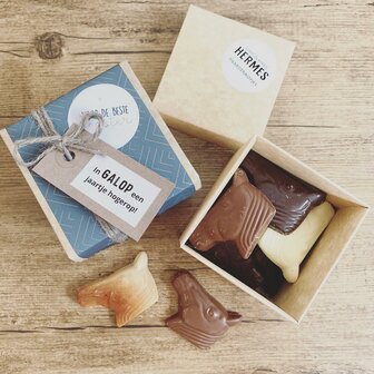 In GALOP in de geschenkverpakking voor de meester