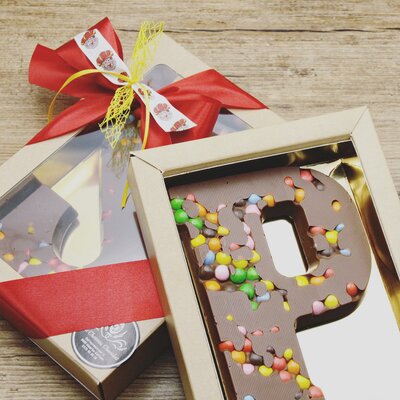 Au Château Chocolat Chocolade letter met smarties (1 stuk)