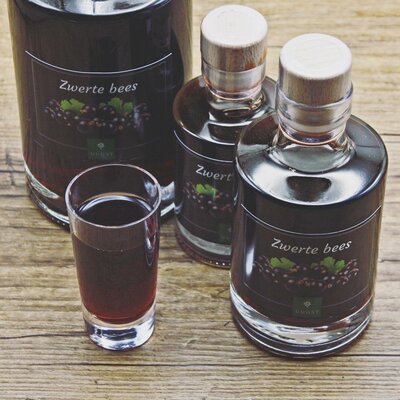 Uugst Zwerte bees likeur (20cl) Uugst Zwerte bees likeur (20cl)