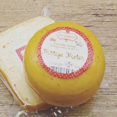 De Vierhoekhoeve Hoevekaas Pittige Pieter (bolletje van 650g)