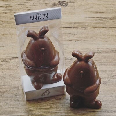 Anton Chocoladefiguur Dikke paashaas in melkchocolade (16 cm)