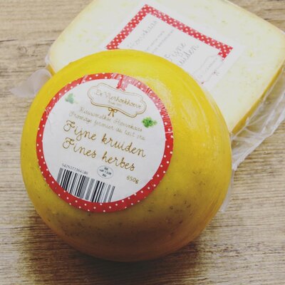 De Vierhoekhoeve Hoevekaas met fijne kruiden (bolletje van 650g)