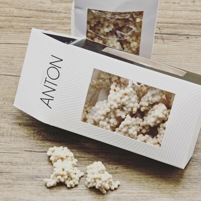 Anton Gepofte rijst met witte chocolade (120g) Anton Gepofte rijst met witte chocolade (120g)