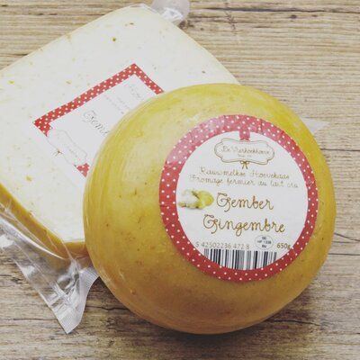 De Vierhoekhoeve Hoevekaas met gember (bolletje van 650g)