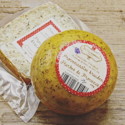 De Vierhoekhoeve Hoevekaas met Provençaalse kruiden (bolletje van 650g)