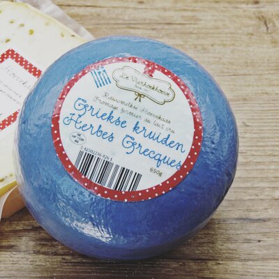 De Vierhoekhoeve Hoevekaas met Griekse kruiden (bolletje van 650g)